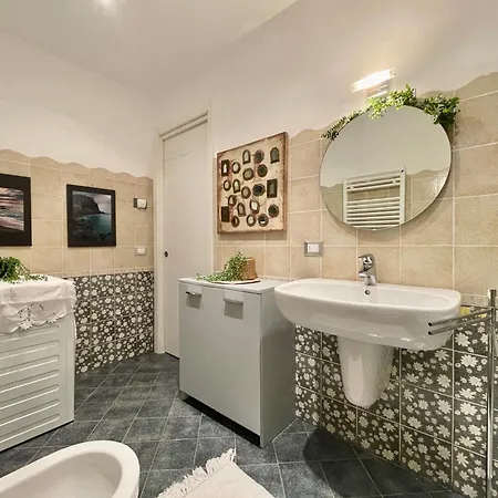 3-room With Sea View, A/c & Free Parking