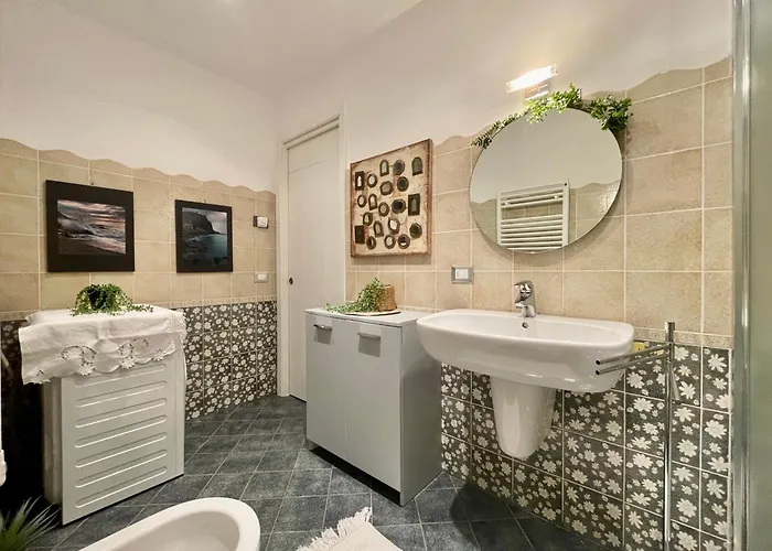 3-room With Sea View, A/c & Free Parking
