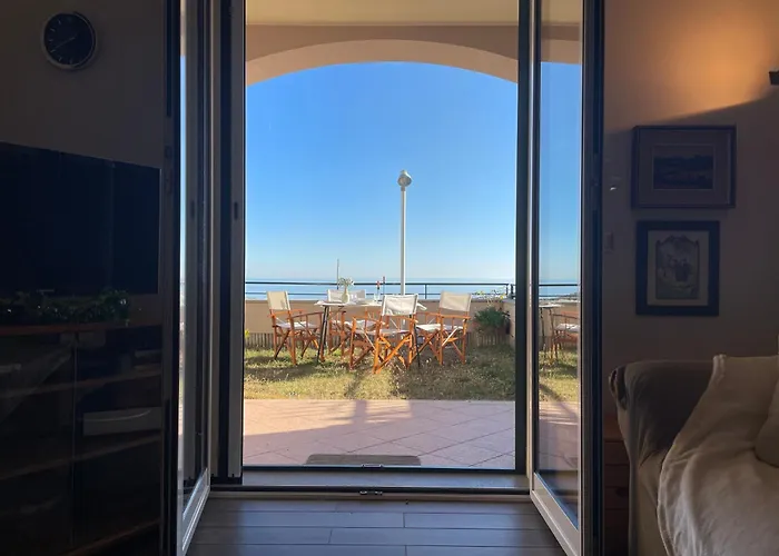아파트 3-room With Sea View, A/c & Free Parking