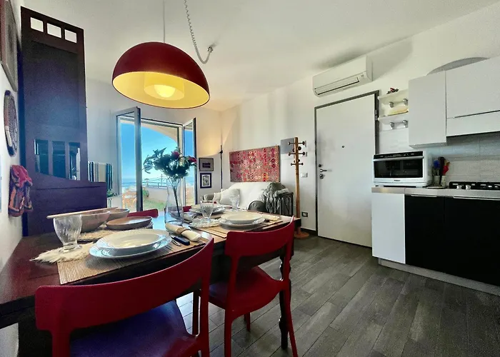 3-room With Sea View, A/c & Free Parking Appartement Ranzi