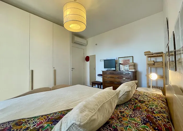 3-room With Sea View, A/c & Free Parking
