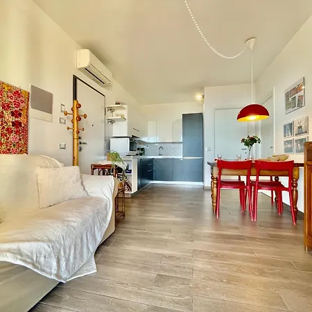 3-room With Sea View, A/c & Free Parking Apartament