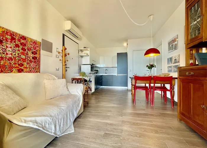 3-room With Sea View, A/c & Free Parking Apartament