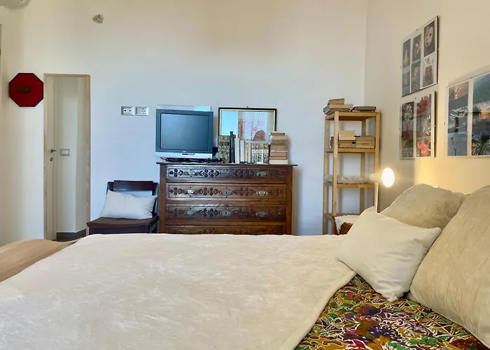 3-room With Sea View, A/c & Free Parking *