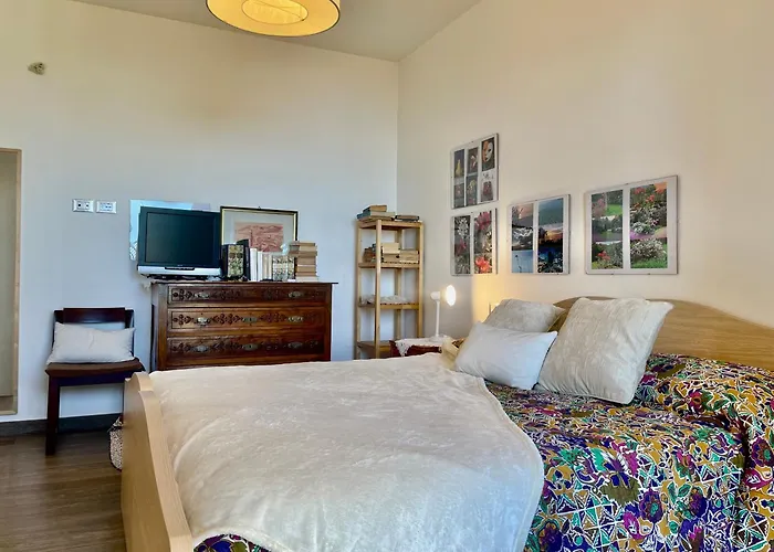 3-room With Sea View, A/c & Free Parking