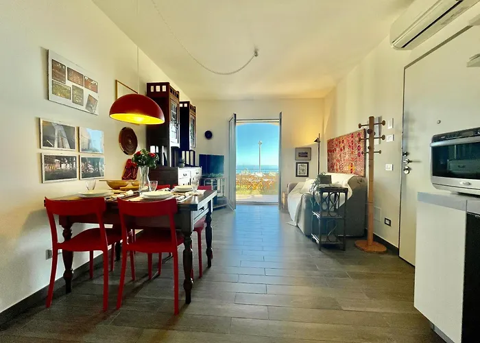 3-room With Sea View, A/c & Free Parking 아파트 *